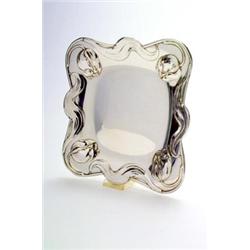 KOCH & BERGFELD, Bremen - Schale, - Silber. Nahezu quadratische Form mit abgerundeten Ecken. Am...