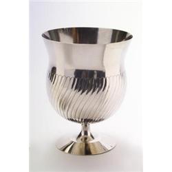 EMIL LETTRE Berlin - Pokal, - Silber. Unterer Gefäßbereich mit geschwungenem, reliefiertem Stab...