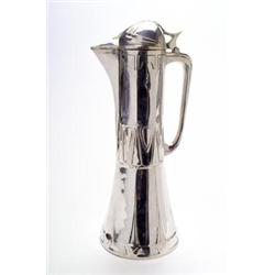 METALLWARENFABRIK HUECK, Lüdenscheid - Albin Müller - Deckelkanne, - Zinn. Flach reliefiertes...