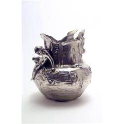 J.P. KAYSER, Krefeld - Vase, - Zinn. Umlaufendes Reliefdekor aus Pflanzen, Vögeln und einer Mas...