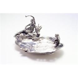 WÜRTTEMBERGISCHE METALLWARENFABRIK, Geislingen - Schale, - Zinn. Schale in amorpher Weiherform...