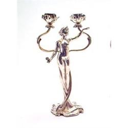 C. BONNEFOND - Tischleuchter Ophélie, - Zinn, versilbert. Leuchter in Form einer stehenden Frau...