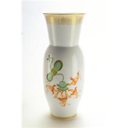 PORZELLANMANUFAKTUR MEISSEN, Meissen - Vase, - Porzellan. Farbige Aufglasurbemalung, am Stand u...