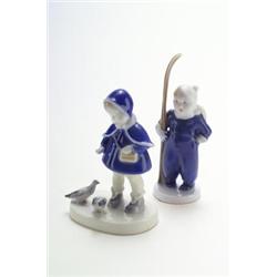 ROSENTHAL, KUNSTABT. SELB, Selb - Claire Weiss - Zwei Kinder: Mädchen mit Taube und Skifahrer<b...