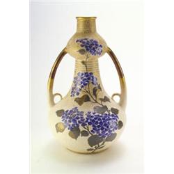 PAUL DACHSEL Turn-Teplitz - Vase, - Keramik. Heller fast weißer Scherben mit heller, orangenhau...