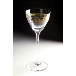 DEUTSCHLAND - Trinkglas mit Sinnspruch, - farbloses Glas. Auf der Kuppa umlaufend ziselierte, g...