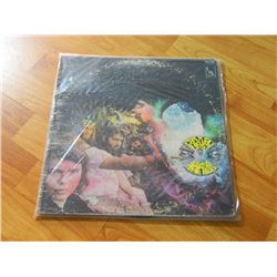 VINYL RECORD - CANNED HEAT - LIVING THE BLUES - LST-27200 - LIBERTY - 1 RECORD - condition - fair