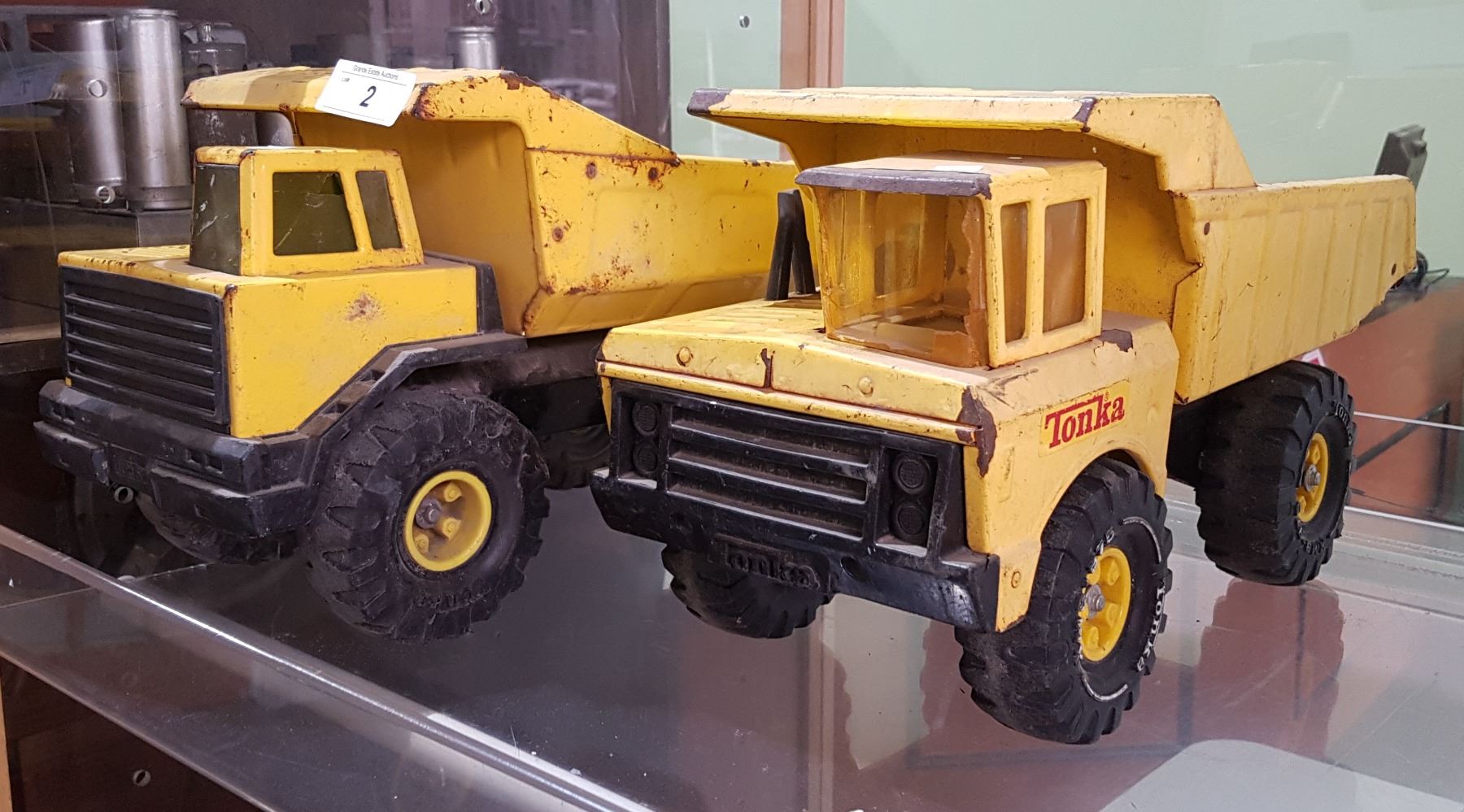 TWO VINTAGE TONKA DUMP TRUCKS TWO VINTAGE TONKA DUMP TRUCKS