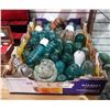 Image 1 : LOT OF COLLECTIBLE COLOURED GLASS INSULATORS