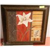 Image 1 : 26X26FRAMED FLORAL PRINT