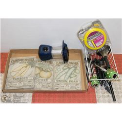 TRAY OF OUTDOOR ACCESSORIES - 3 SOLID RESIN GARDEN