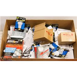 BOX OF ASSORTED LIGHT BULBS AND SMOKE DETECTORS