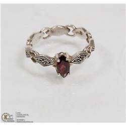 LADIES GARNET 925 SILVER RING SIZE 9