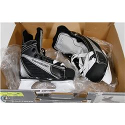 NEW BAUER FLEXLITE 44 YOUTH HOCKEY SKATES