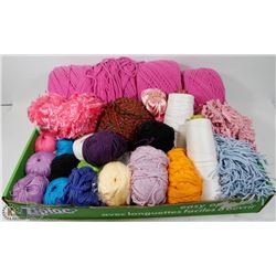 LARGE FLAT OF YARNS OF ALL KINDS