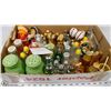 Image 1 : 5) COLLECTION OF SALT & PEPPER SHAKERS INCL TOOTH