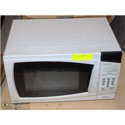 SALTON 1000 WATT MICROWAVE 17" X 12" X 11"