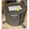 Image 1 : DEEP FRYER OIL PAIL ON CASTORS.