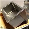 Image 1 : STAINLESS STEEL ICE BIN 17" X 20"