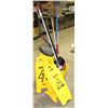 Image 1 : MOP BUCKET WITH ASST CLEANING TOOLS INCL BROOM,