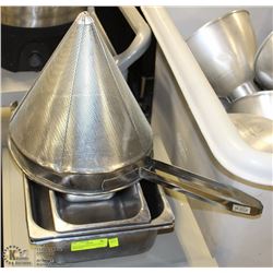 POTATO STRAINER WITH 3 METAL FOOD PANS.