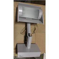 BOX OF 4 NEW OUTDOOR LIGHT FIXTURES