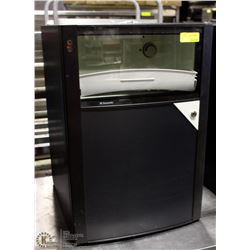 DOMETIC LOCKING BAR FRIDGE