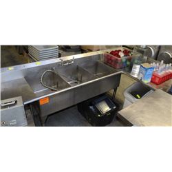 L-SHAPE 3 COMPARTMENT SINK WITH SPRAYER ATTACHMENT