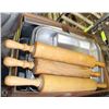 Image 1 : BOX OF ROLLING PINS AND ROASTING PANS