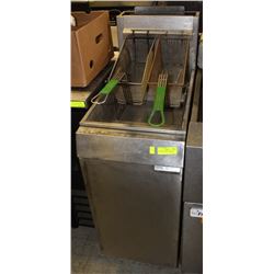 DEEP FRYER WITH 2 BASKETS.,