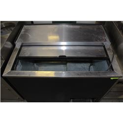 TRUE BACK BAR GLASS CHILLER 37" X 27" X 33"