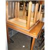 Image 1 : LOT OF 3 WOOD TABLES