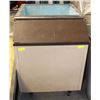 Image 1 : ICE BIN 30" X 36" X 42"