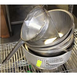 LOT OF VARIOUS MIXING BOWLS