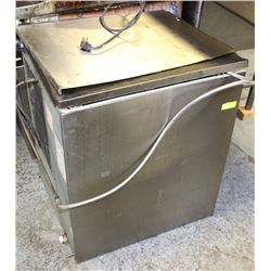 HOSHIZAKI ICE MAKER NO BIN 27" X 22" X 32"