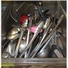 Image 1 : BIN OF ASSORTED SERVING UTENSILS