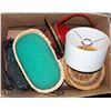 Image 1 : BOX OF BASKETS AND LAMP SHADES