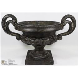 DESIGNER CRACKLE FINISH CENTER PIECE.