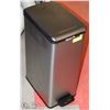 Image 1 : CURVER 40L SLIM GARBAGE BIN.