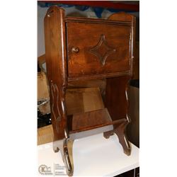 VINTAGE WOOD SMOKERS STAND