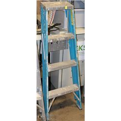 4' ALUMINUM LADDER