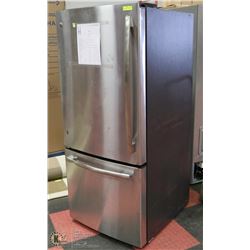 GE 20.9 CUFT BOTTOM FREEZER REFRIGERATOR