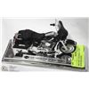 Image 1 : 1:18 HARLEY FLHT ELECTRA GLIDE.