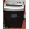 Image 1 : FELLOWES PAPER SHREDDER