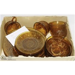 1) BREAKFAST SET AMBER GLASS INCL 4 PLATES, 4 CUPS
