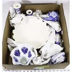 BOX OF BLUE AND WHITE COLLECTIBLES
