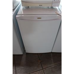 WHITE KENMORE BAR FRIDGE