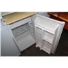 Image 2 : WHITE KENMORE BAR FRIDGE