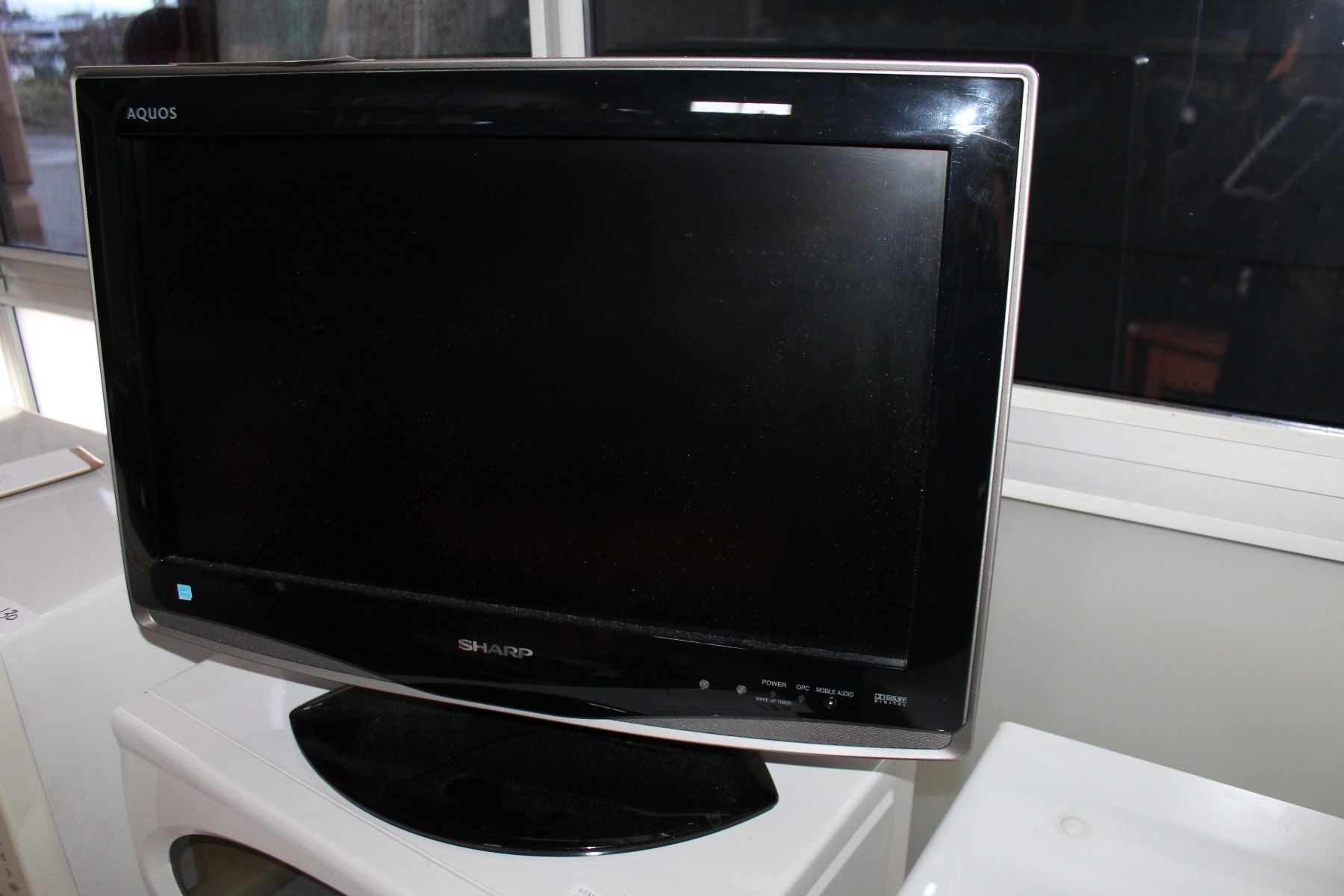 SHARP 20 INCH LIQUID CRYSTAL TV SHARP 20 INCH LIQUID CRYSTAL TV