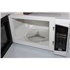 Image 2 : WHITE DANBY MICROWAVE